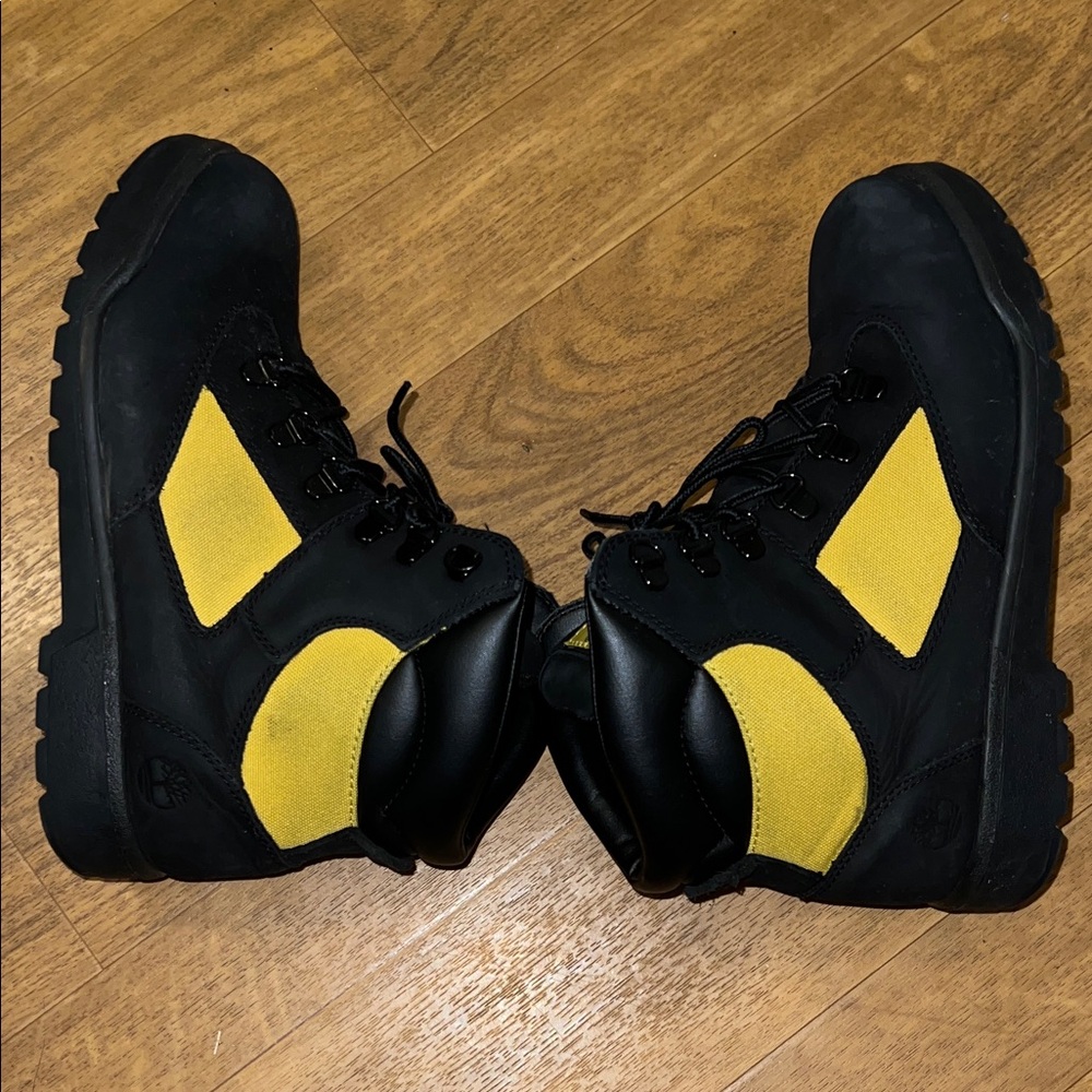Timberland Dual-Tone Black and Yellow Boots so comfortable. Don’t fit me anymore - Picture 5 of 9